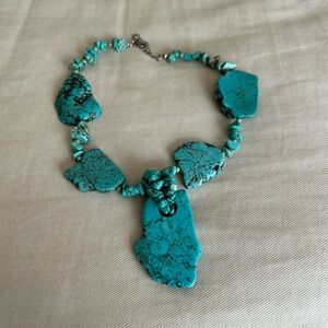 Turquoise chunky stone necklace 😎